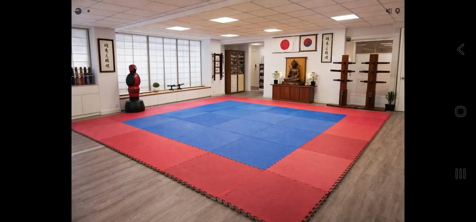 Tatami et coin méditation du dojo